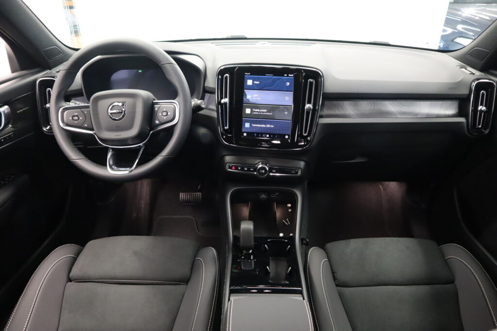 Volvo EX40, image 7