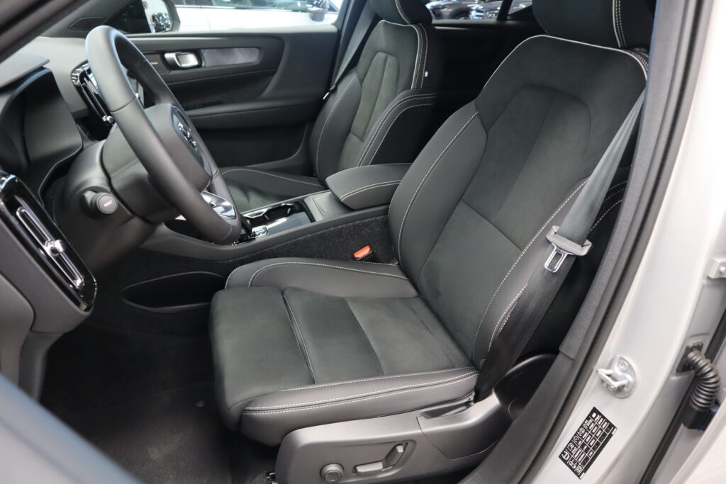 Volvo EX40, image 8