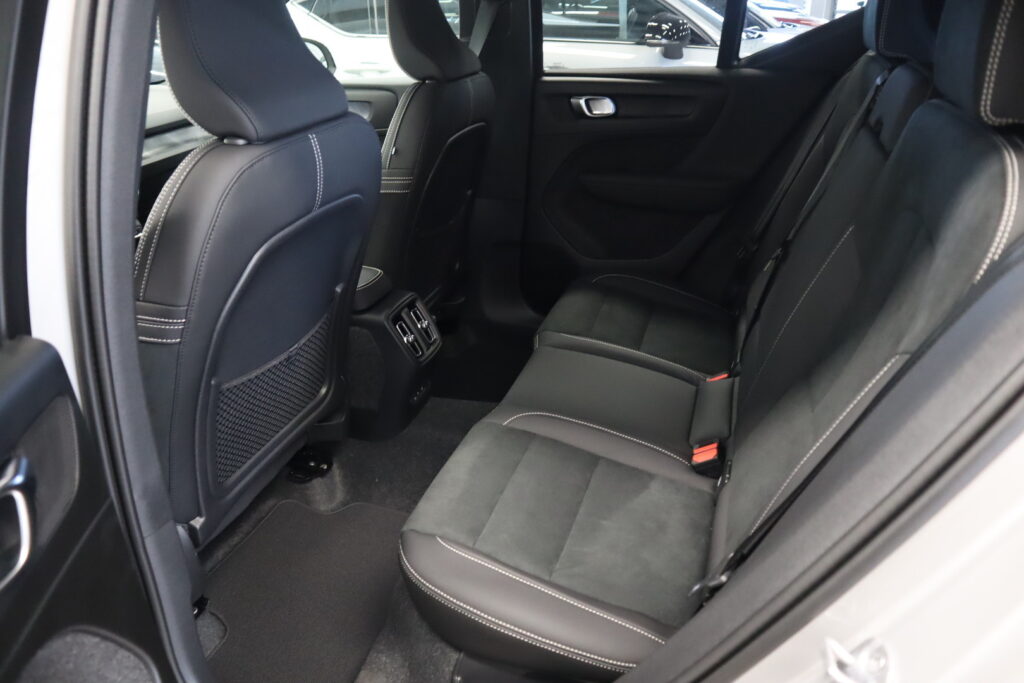 Volvo EX40, image 9