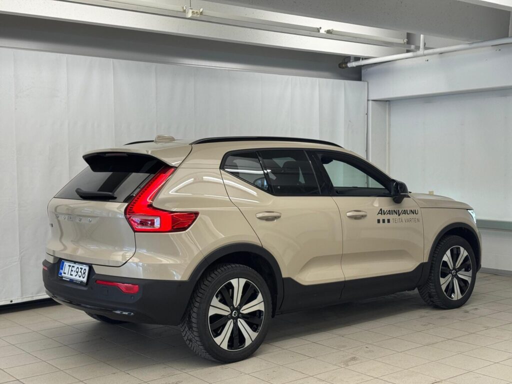 Volvo EX40, image 11