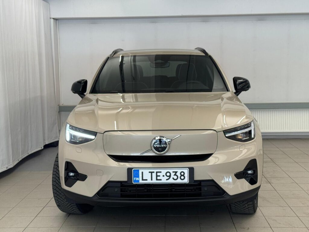 Volvo EX40, image 2