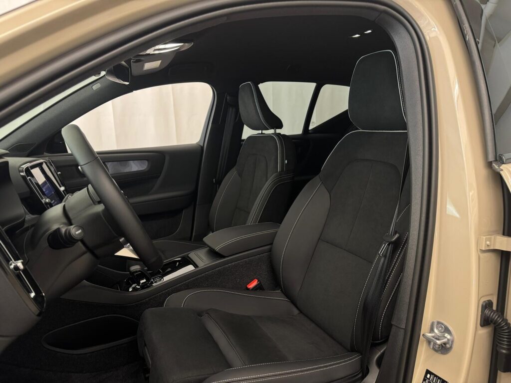 Volvo EX40, image 5