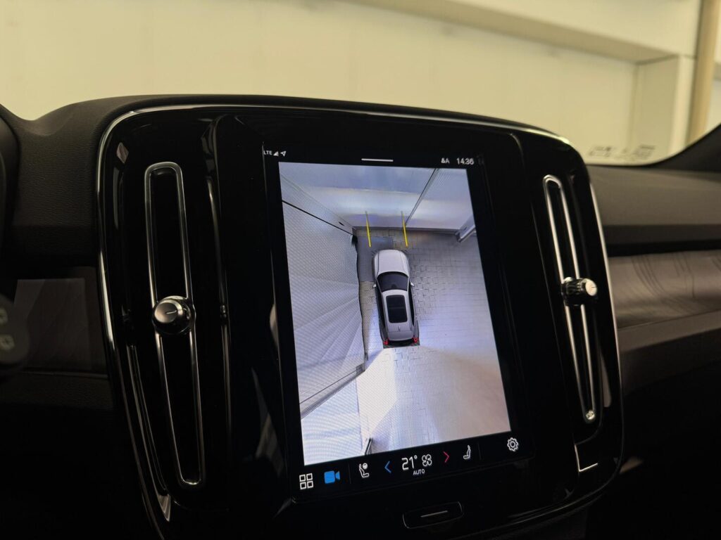 Volvo EX40, image 7