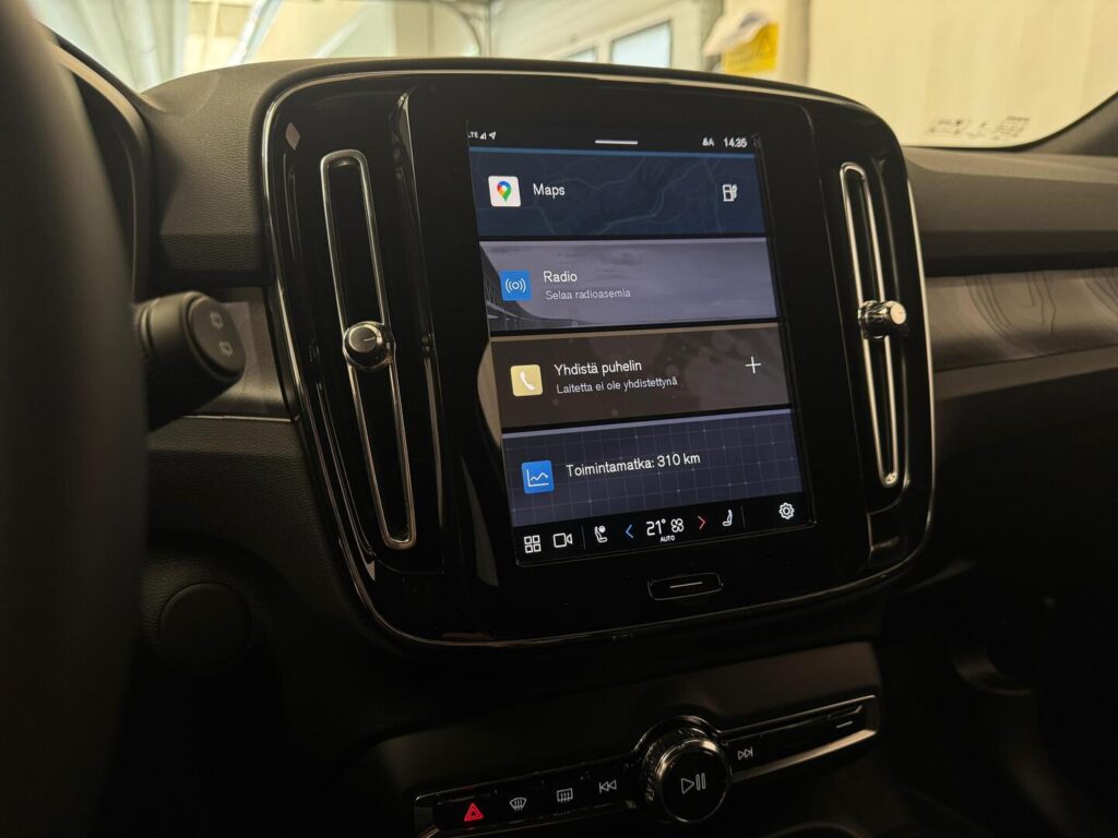 Volvo EX40, image 9