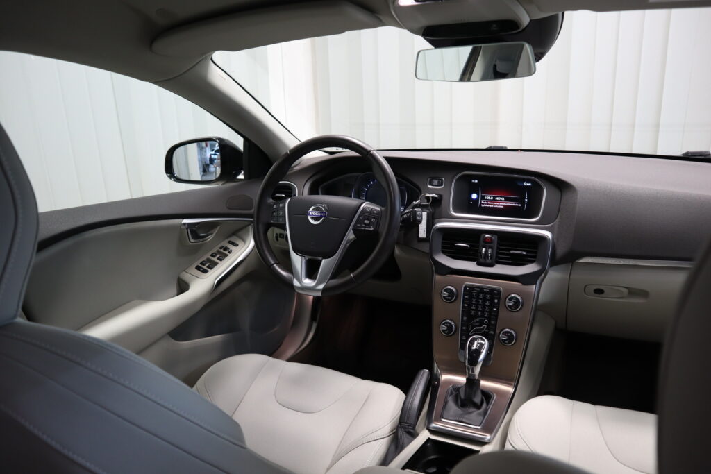Volvo V40 Cross Country, image 11