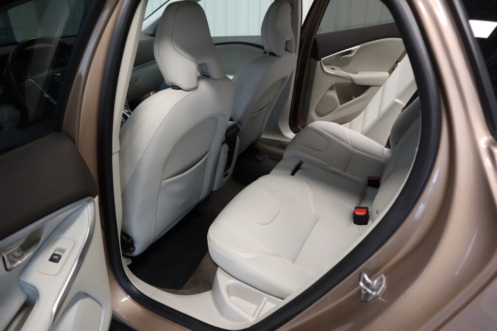 Volvo V40 Cross Country, image 12