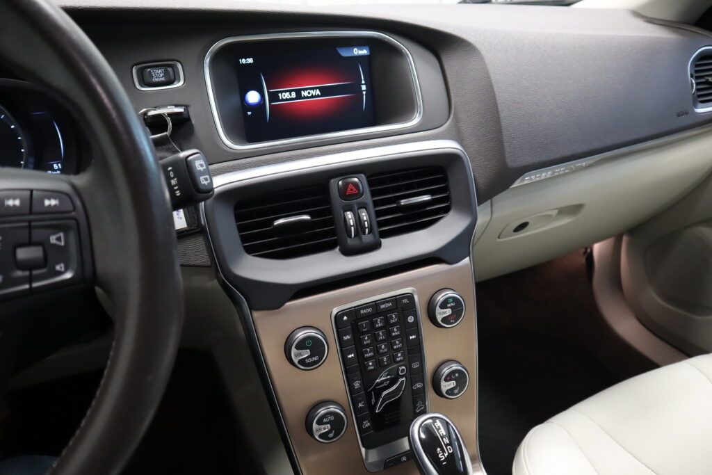 Volvo V40 Cross Country, image 8