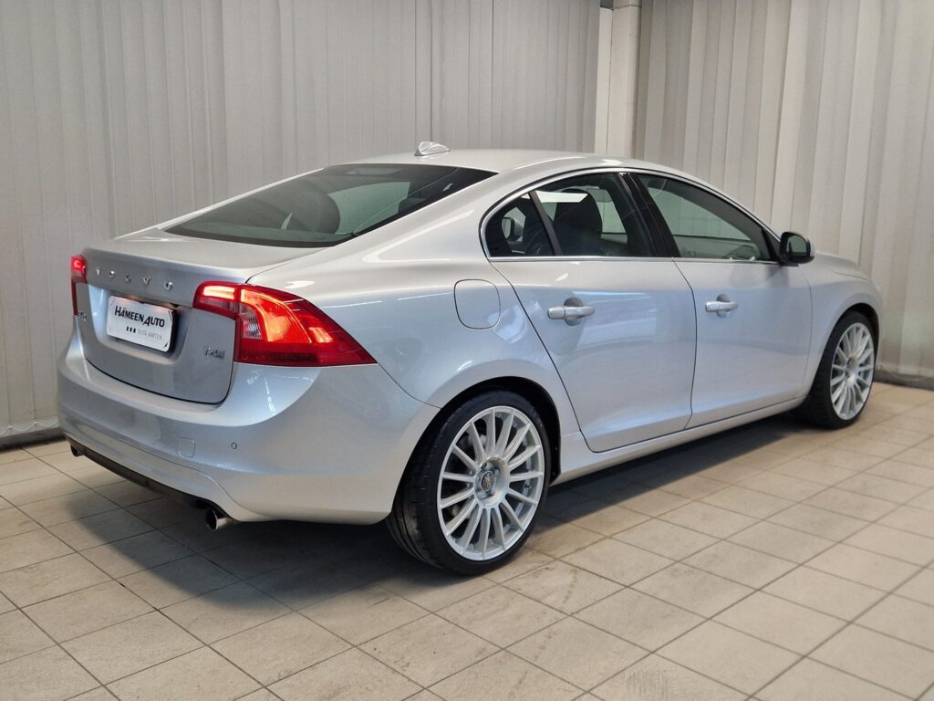 Volvo S60, image 2