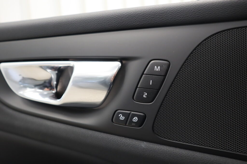 Volvo S60, image 12