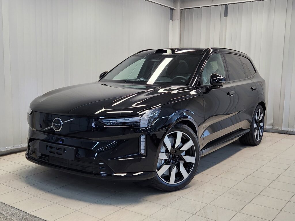 Volvo EX90, image 2