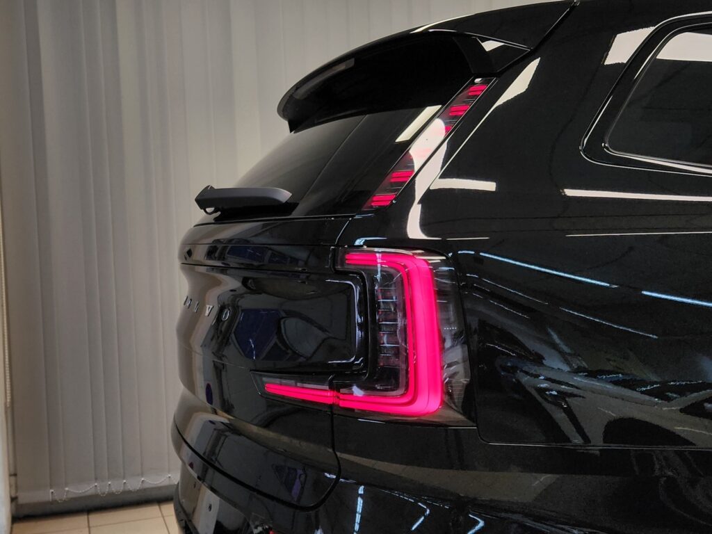 Volvo EX90, image 7