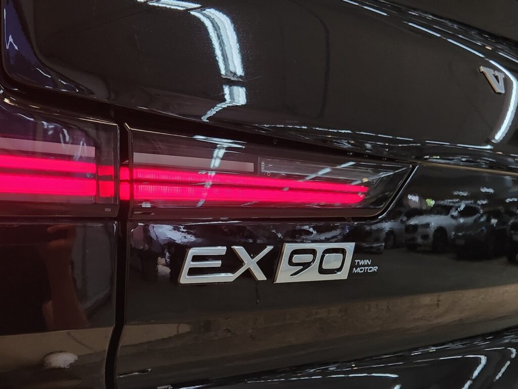 Volvo EX90, image 8