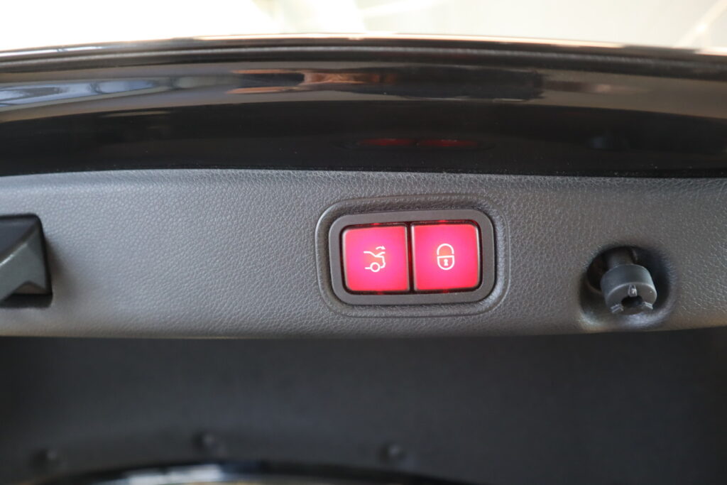 Mercedes-Benz E, image 21