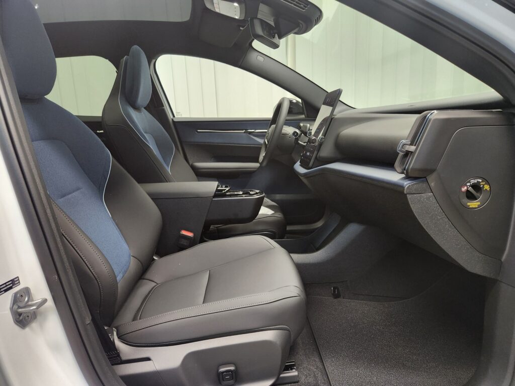 Volvo EX30, image 9