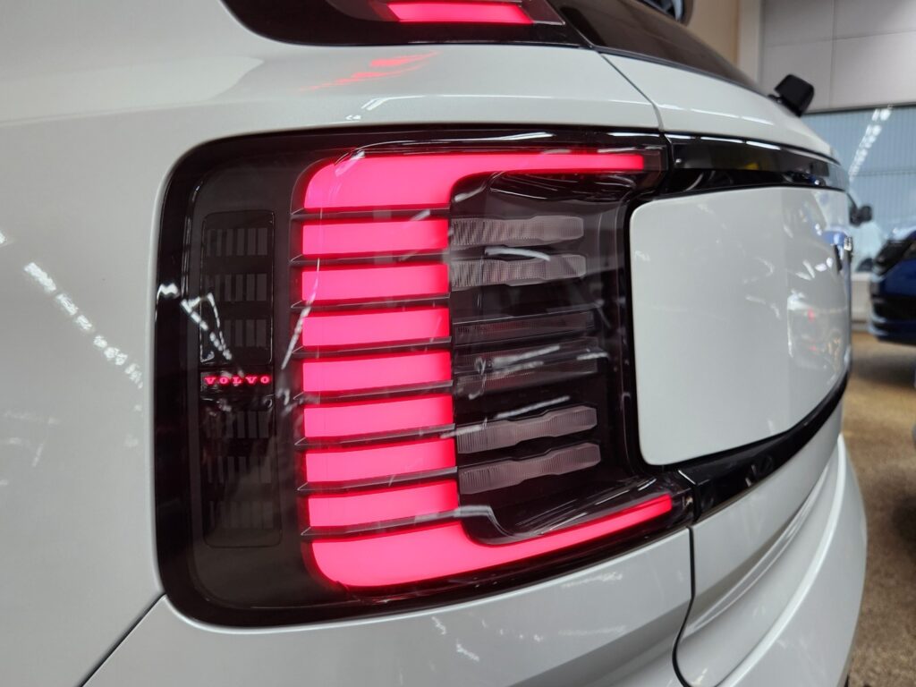 Volvo EX30, image 7