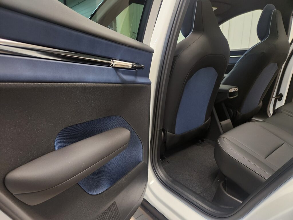 Volvo EX30, image 9