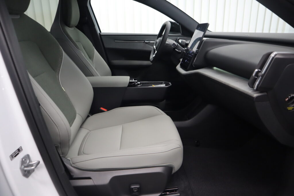 Volvo EX30 Cross Country, image 10