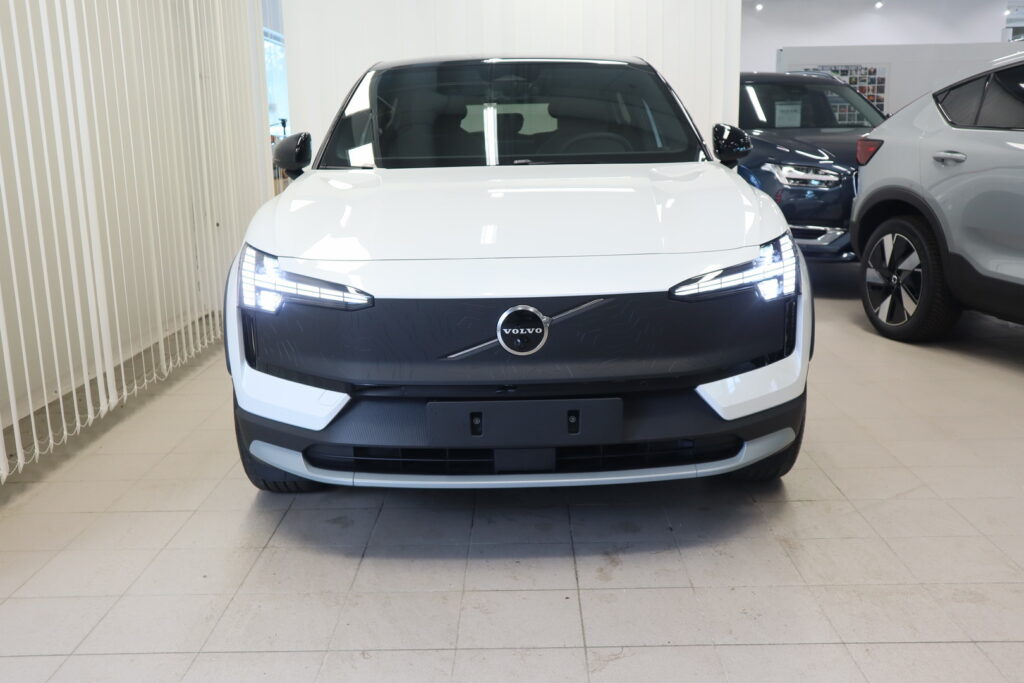 Volvo EX30 Cross Country, image 2