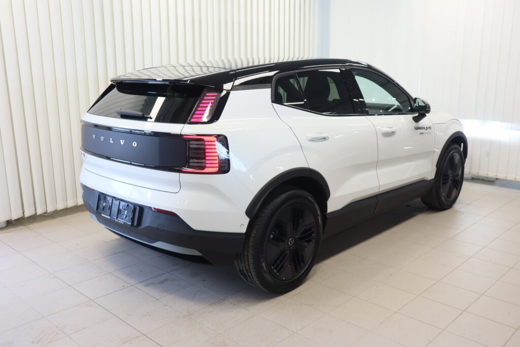 Volvo EX30 Cross Country, image 4