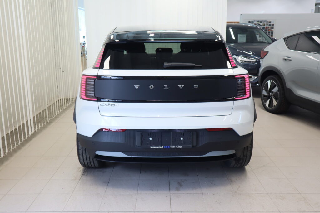 Volvo EX30 Cross Country, image 5
