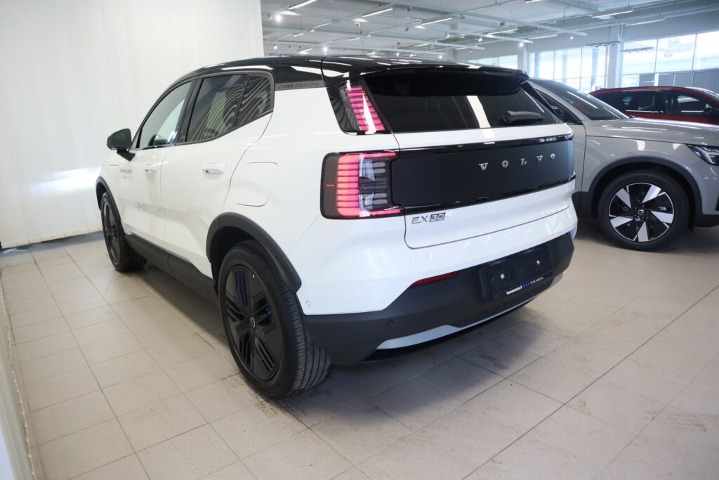 Volvo EX30 Cross Country, image 6