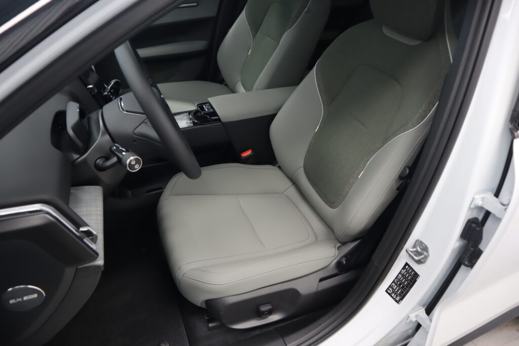 Volvo EX30 Cross Country, image 8