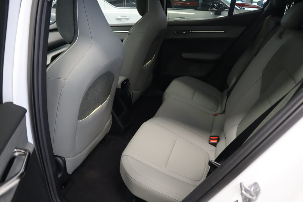 Volvo EX30 Cross Country, image 9