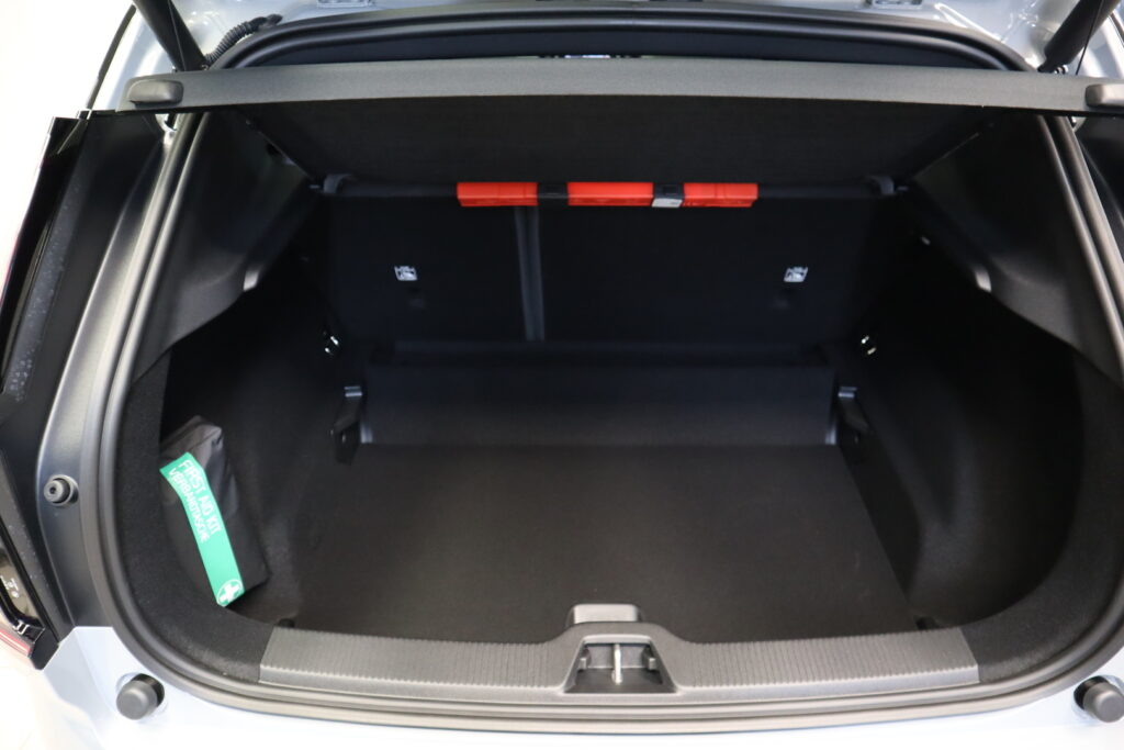 Volvo EX30 Cross Country, image 16