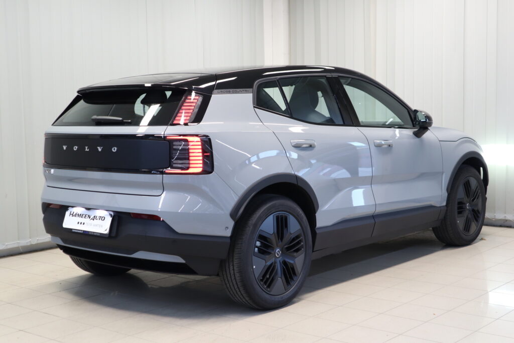 Volvo EX30 Cross Country, image 17