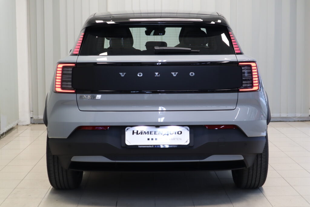 Volvo EX30 Cross Country, image 18