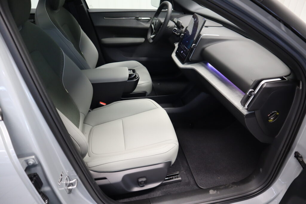 Volvo EX30 Cross Country, image 6