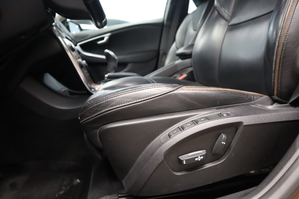 Volvo V40 Cross Country, image 11