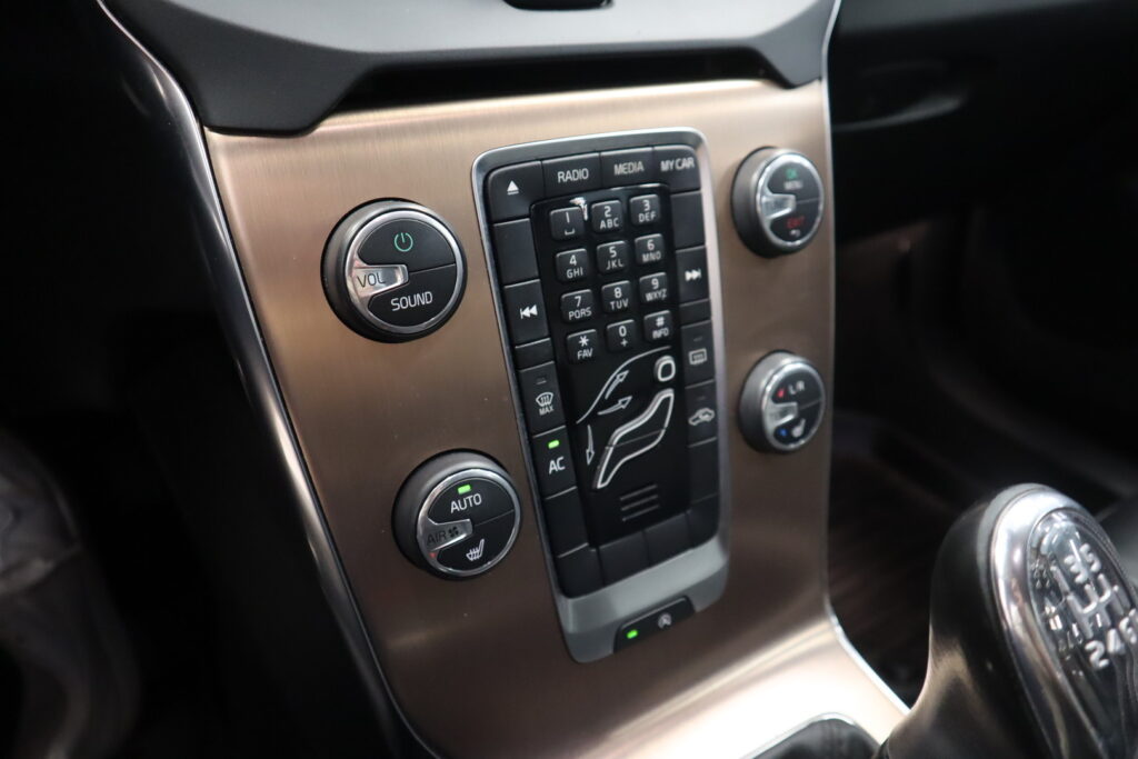 Volvo V40 Cross Country, image 13