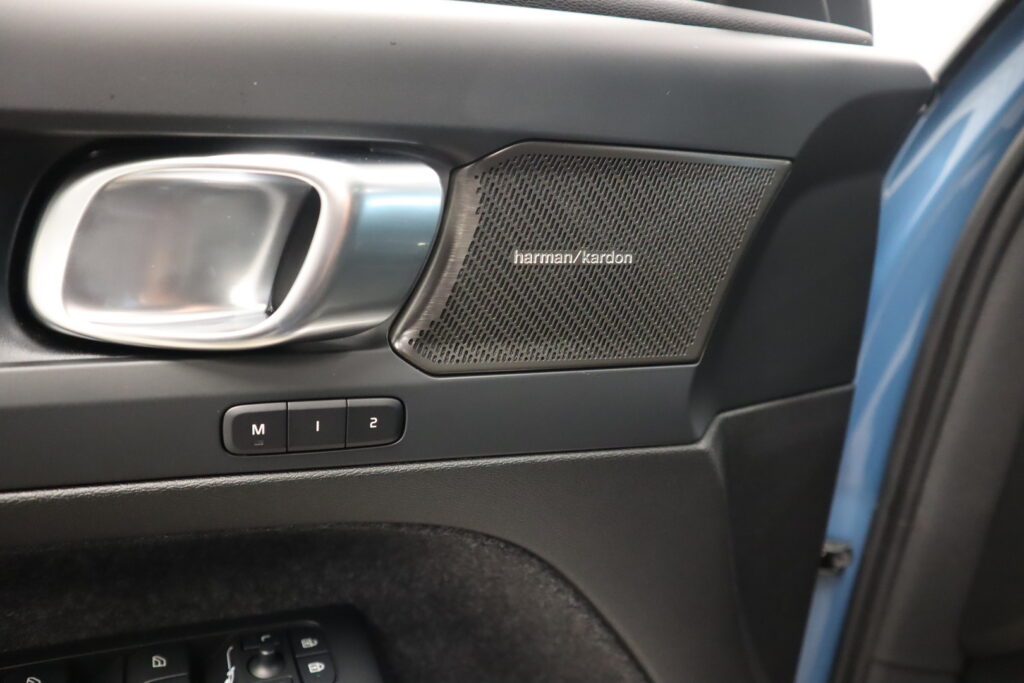 Volvo EX40, image 10