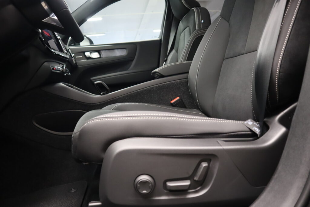 Volvo EX40, image 11