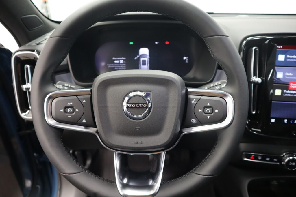 Volvo EX40, image 12