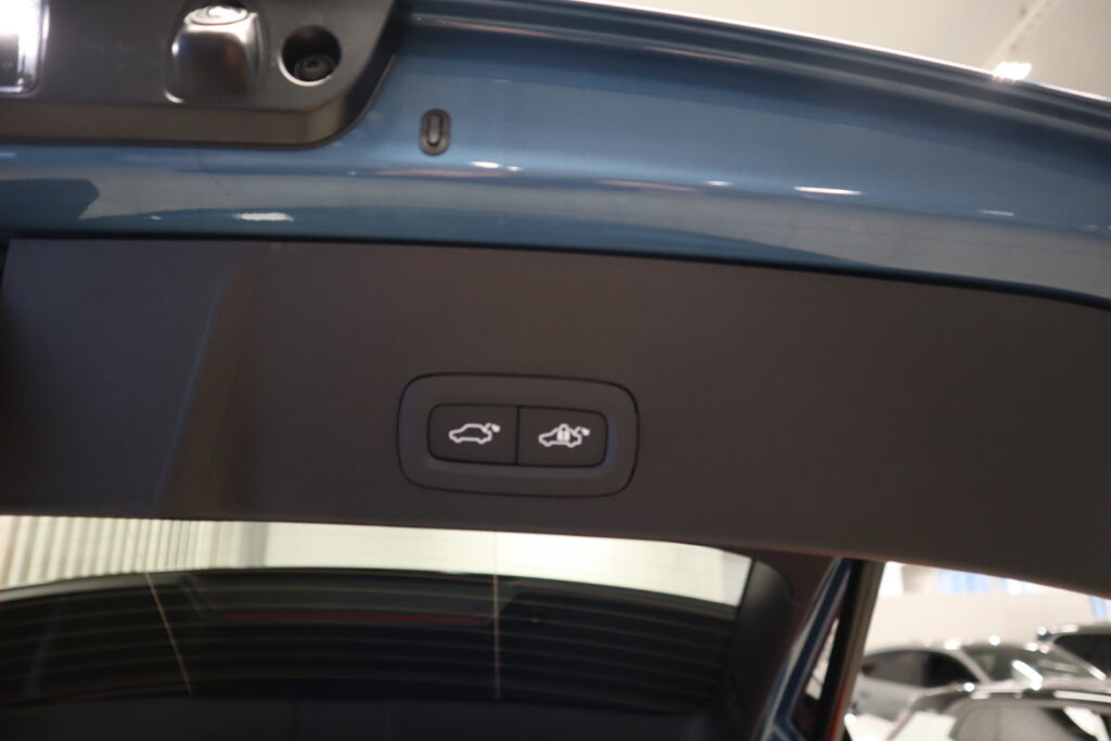 Volvo EX40, image 18