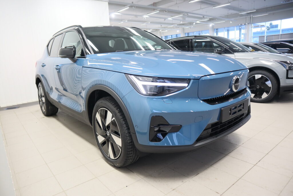 Volvo EX40, image 3
