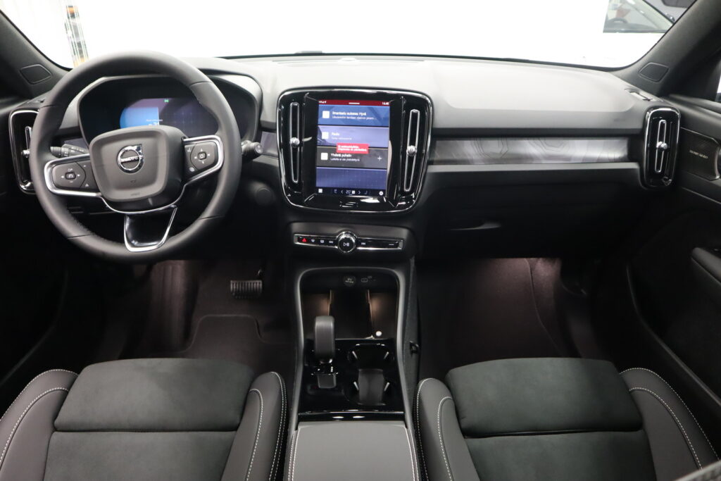 Volvo EX40, image 7