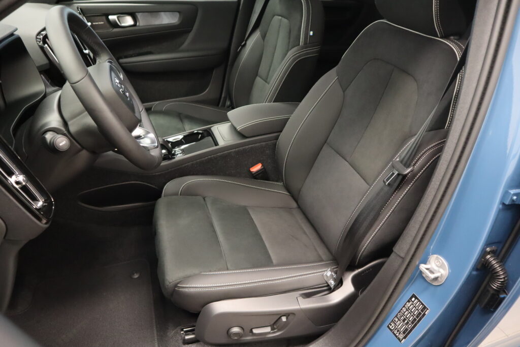 Volvo EX40, image 8