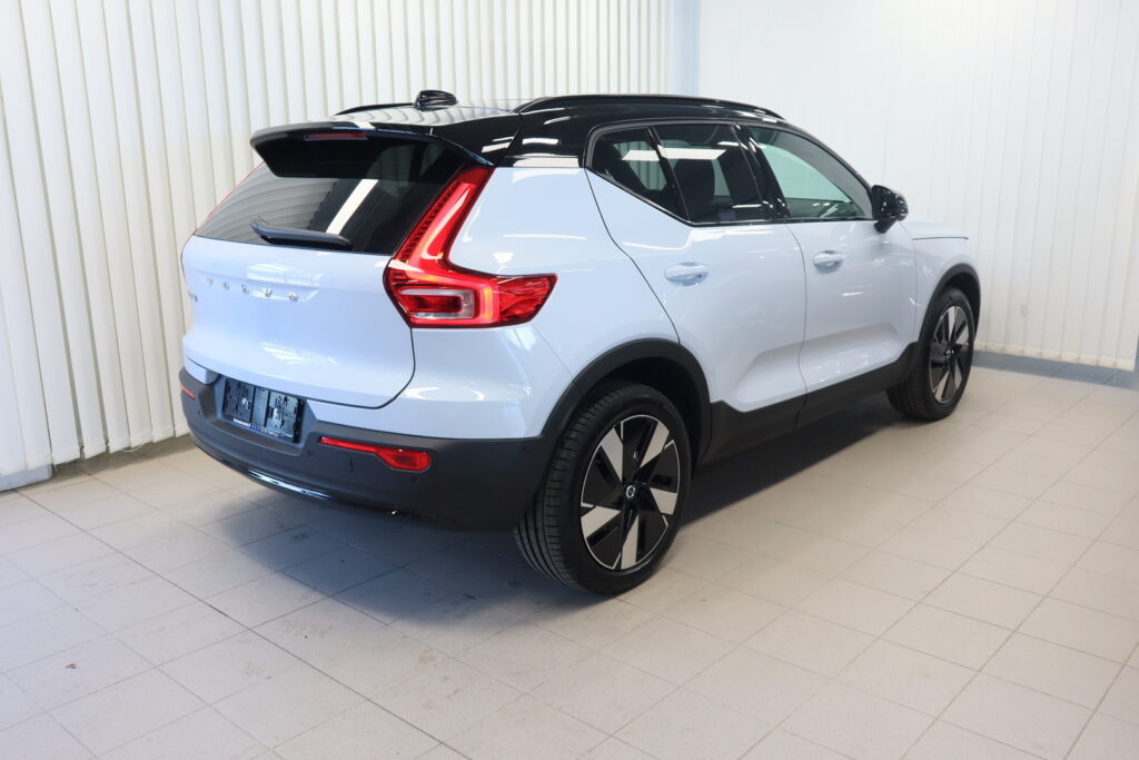Volvo EX40, image 4