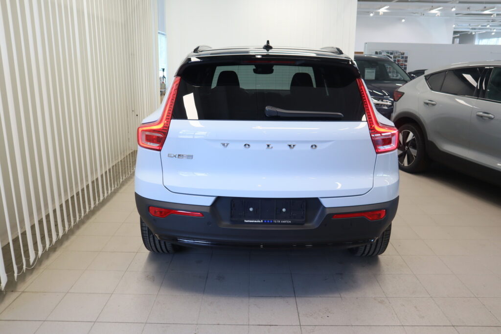 Volvo EX40, image 5