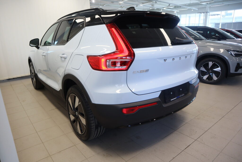 Volvo EX40, image 6