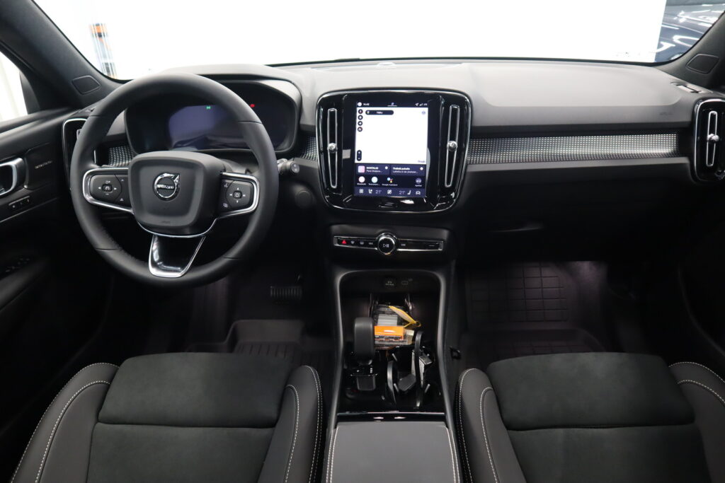 Volvo EX40, image 7