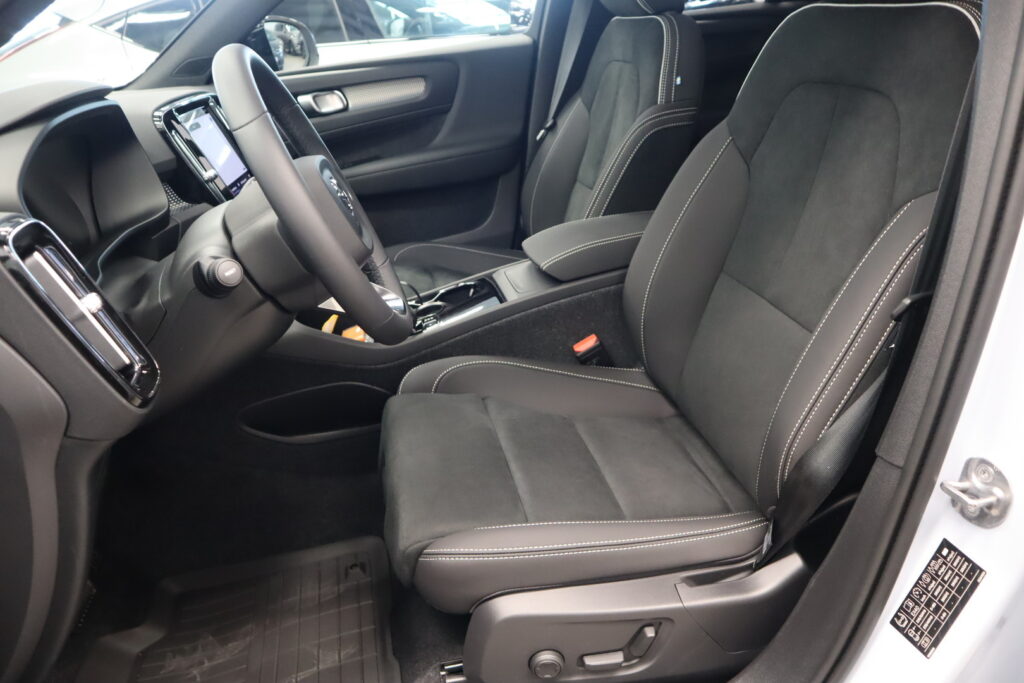 Volvo EX40, image 8