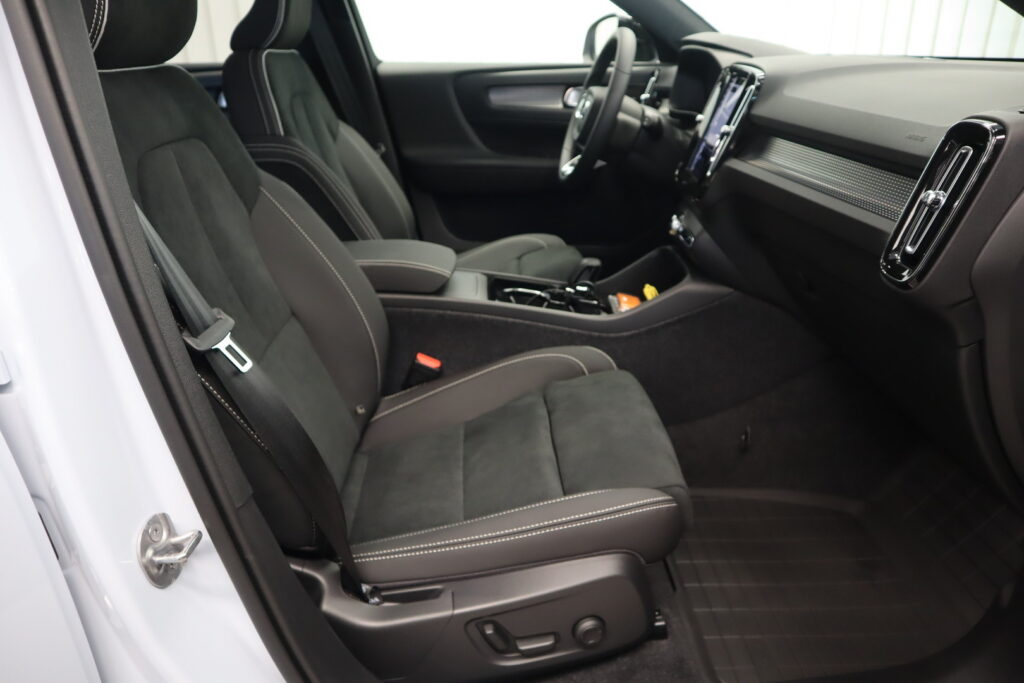 Volvo EX40, image 9