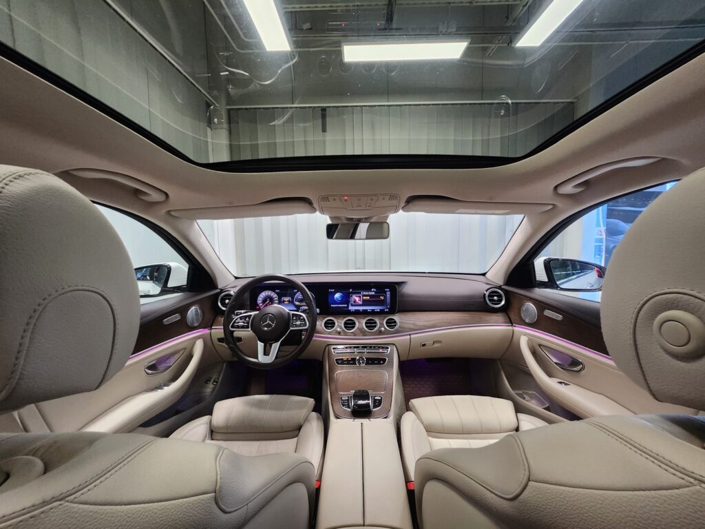 Mercedes-Benz E, image 11