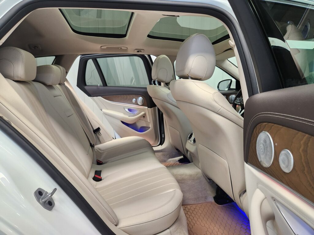Mercedes-Benz E, image 9