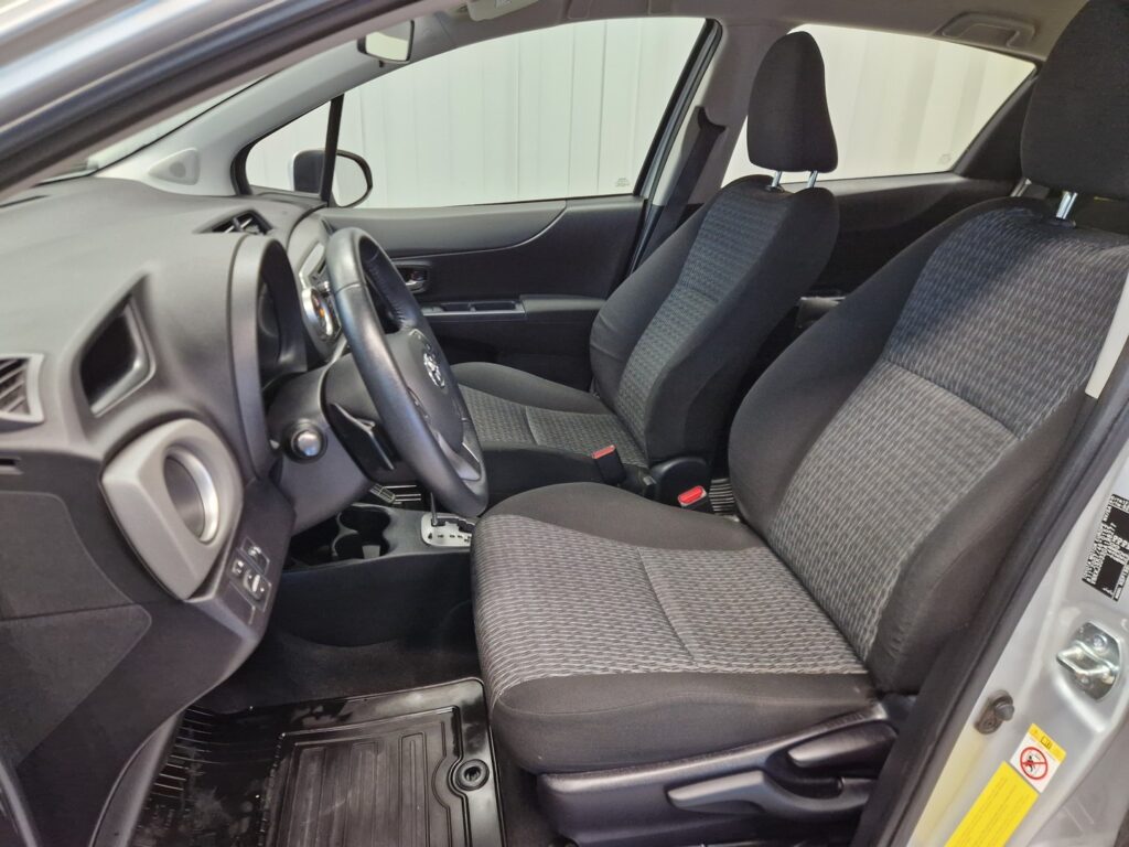 Toyota Yaris, image 10