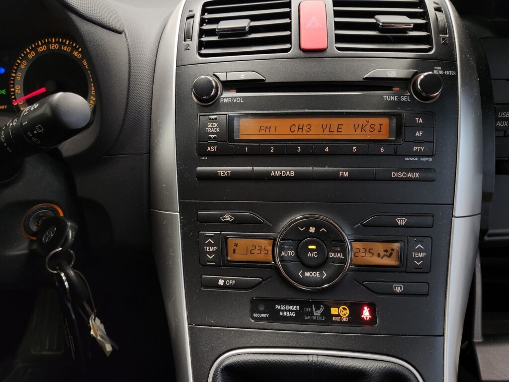 Toyota Auris, image 12